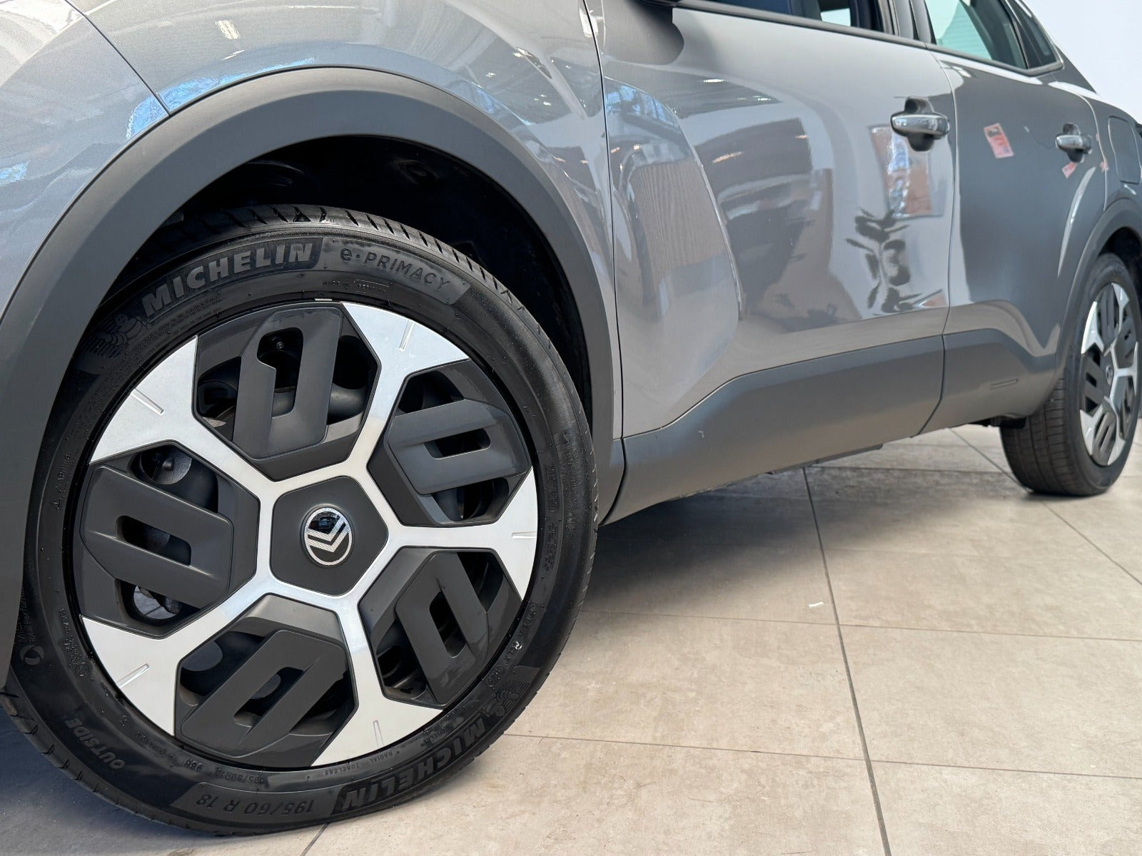 Grå Citroën ë-C4 X fra 2025
