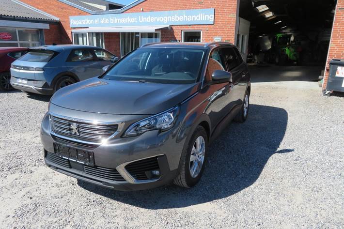 Grå Peugeot 5008 fra 2018