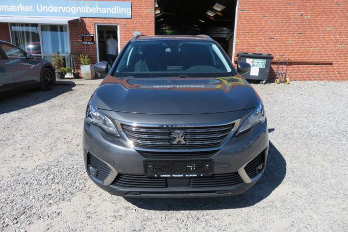 Grå Peugeot 5008 fra 2018