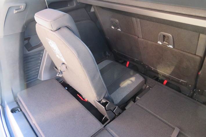 Grå Peugeot 5008 fra 2018