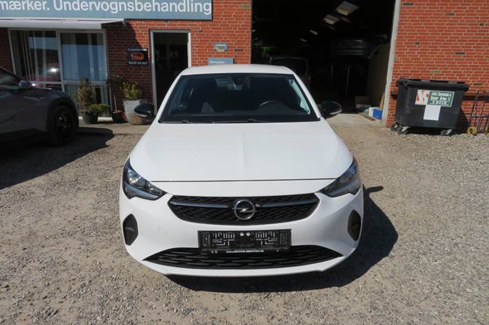 Hvid Opel Corsa fra 2021