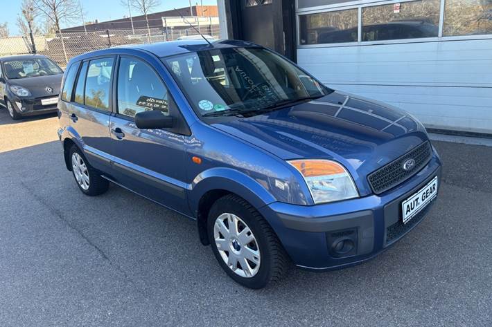 Blå Ford Fusion fra 2006