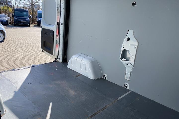 Hvid Renault Trafic T29 fra 2021
