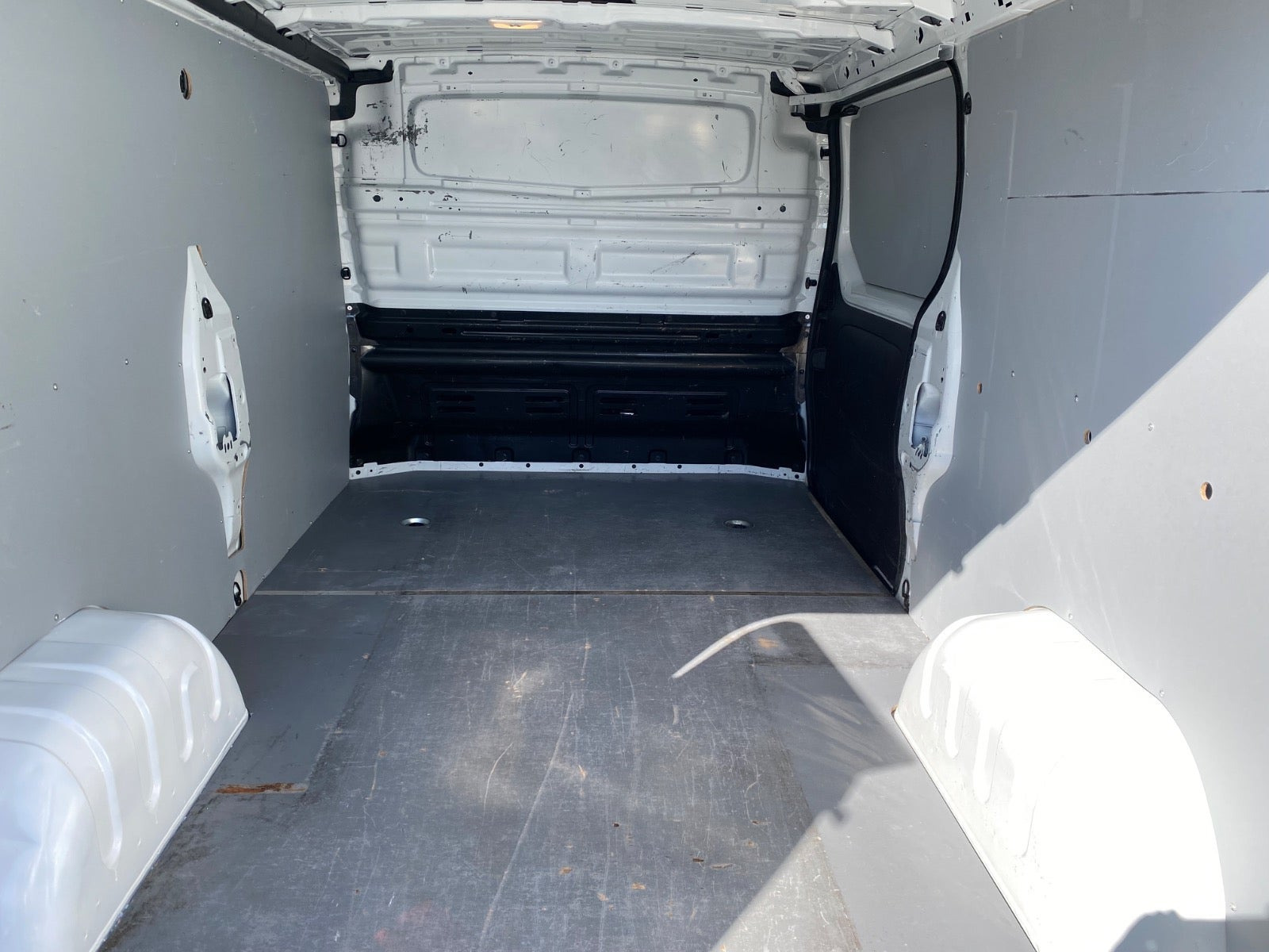 Hvid Renault Trafic T29 fra 2021