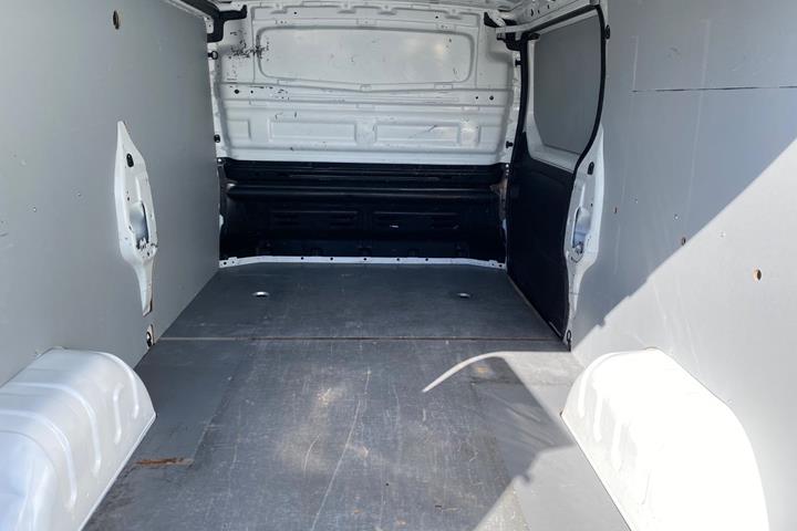 Hvid Renault Trafic T29 fra 2021