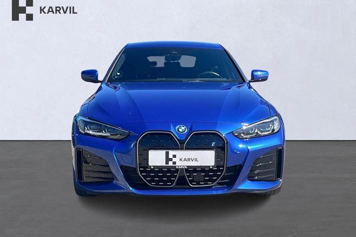 Blå BMW i4 fra 2024