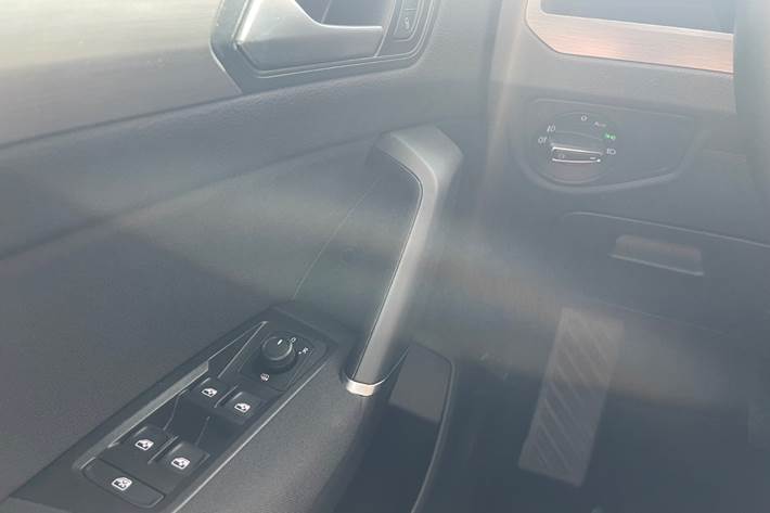 Grå VW Touran fra 2020