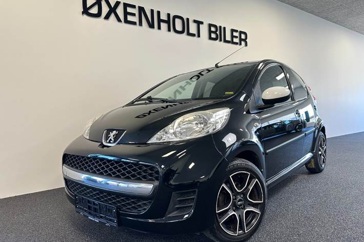 Sort Peugeot 107 fra 2011