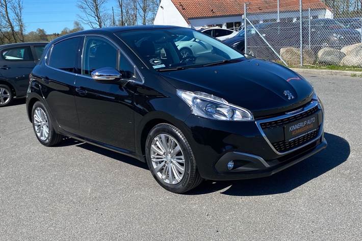 Sort Peugeot 208 fra 2018