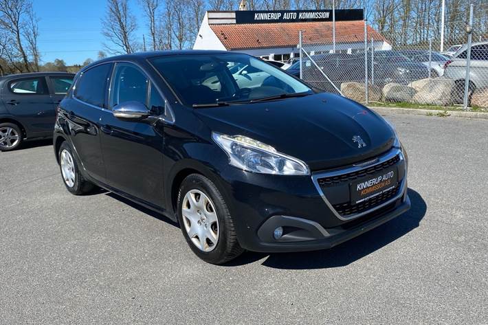 Sort Peugeot 208 fra 2017