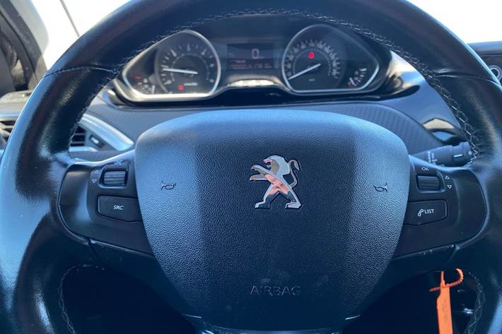 Sort Peugeot 208 fra 2017