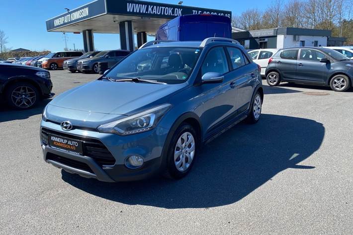 Blå Hyundai i20 fra 2017