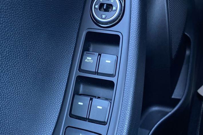 Blå Hyundai i20 fra 2017