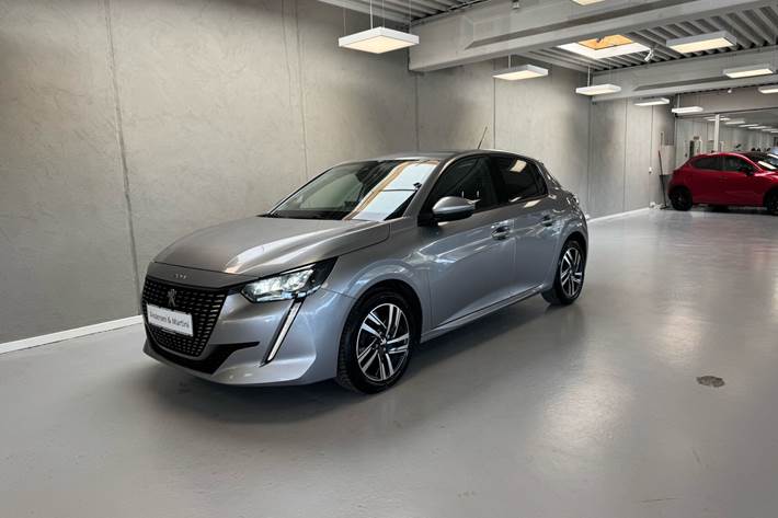 Grå Peugeot 208 fra 2021