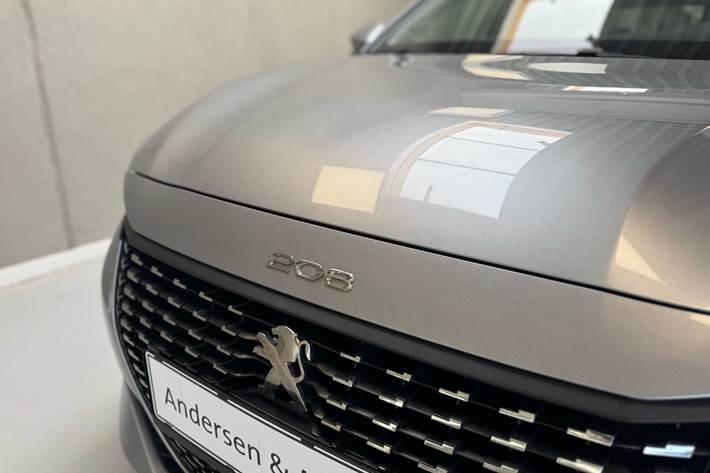 Grå Peugeot 208 fra 2021