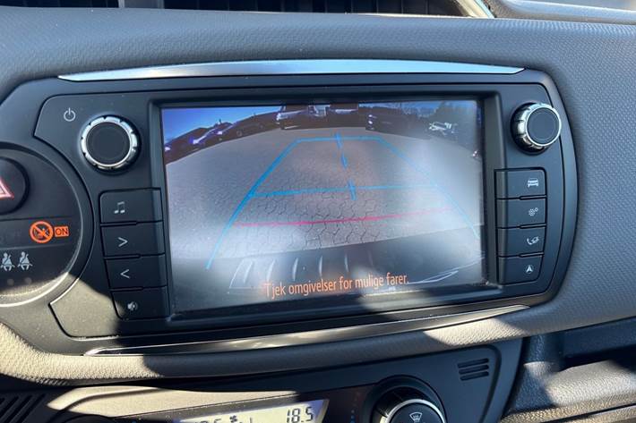 Sort Toyota Yaris fra 2016