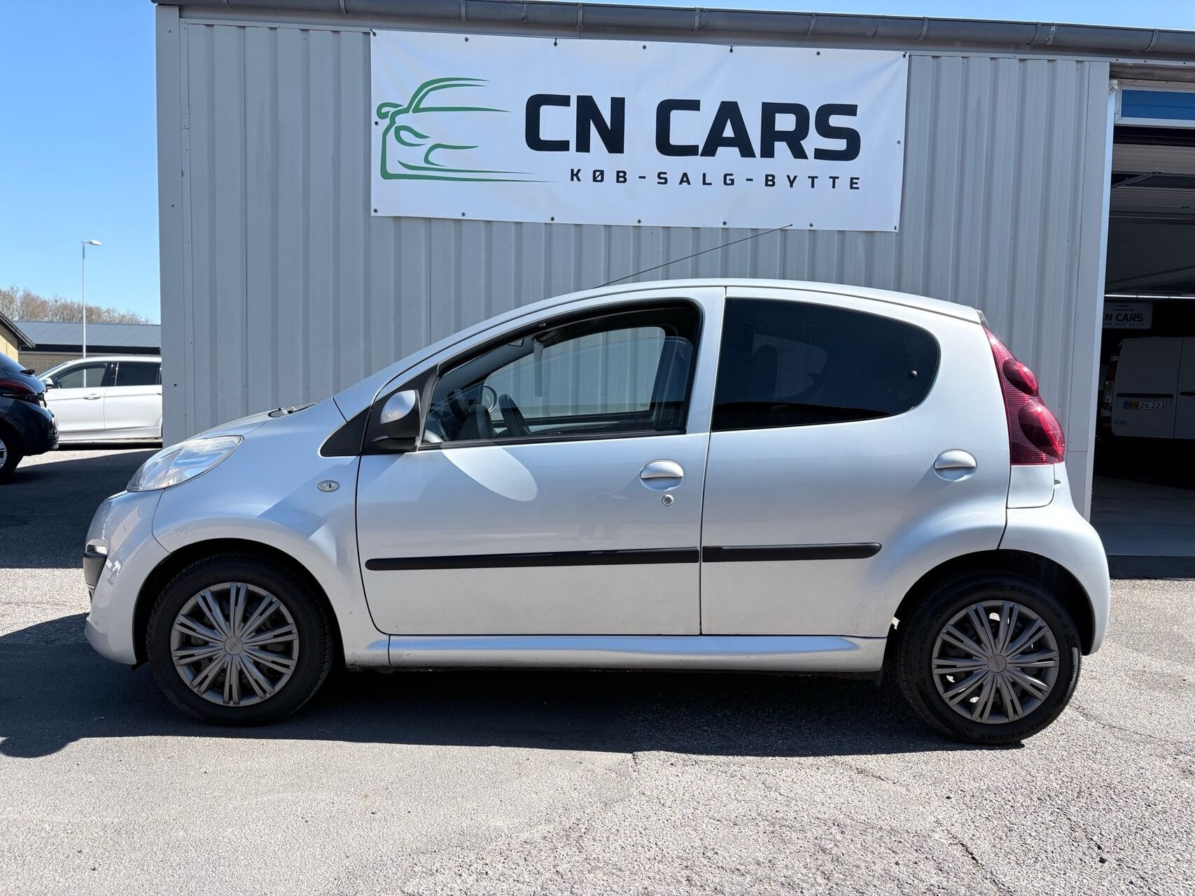 Sølv Peugeot 107 fra 2012