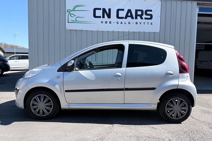 Sølv Peugeot 107 fra 2012