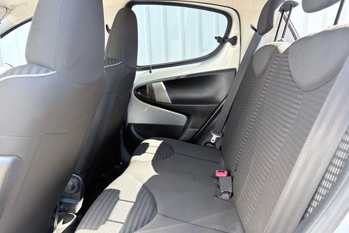 Sølv Peugeot 107 fra 2012