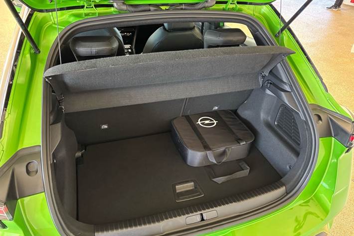 Grøn Opel Mokka-e fra 2023