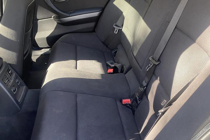 Sort BMW 320i fra 2009