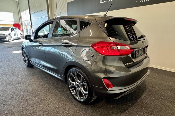 Grå Ford Fiesta fra 2019