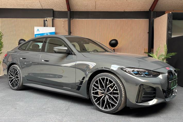 Grå BMW i4 fra 2022