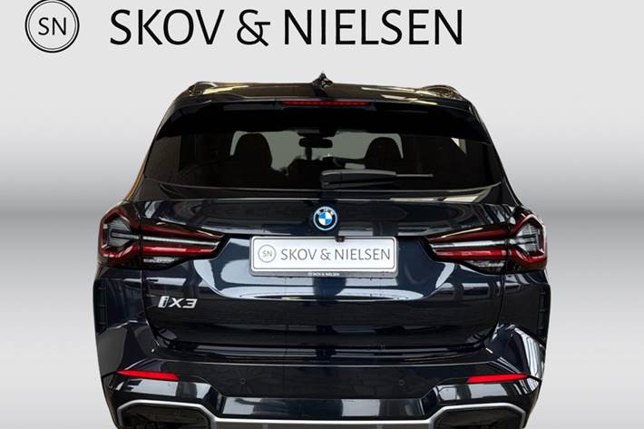 Sort BMW iX3 fra 2023