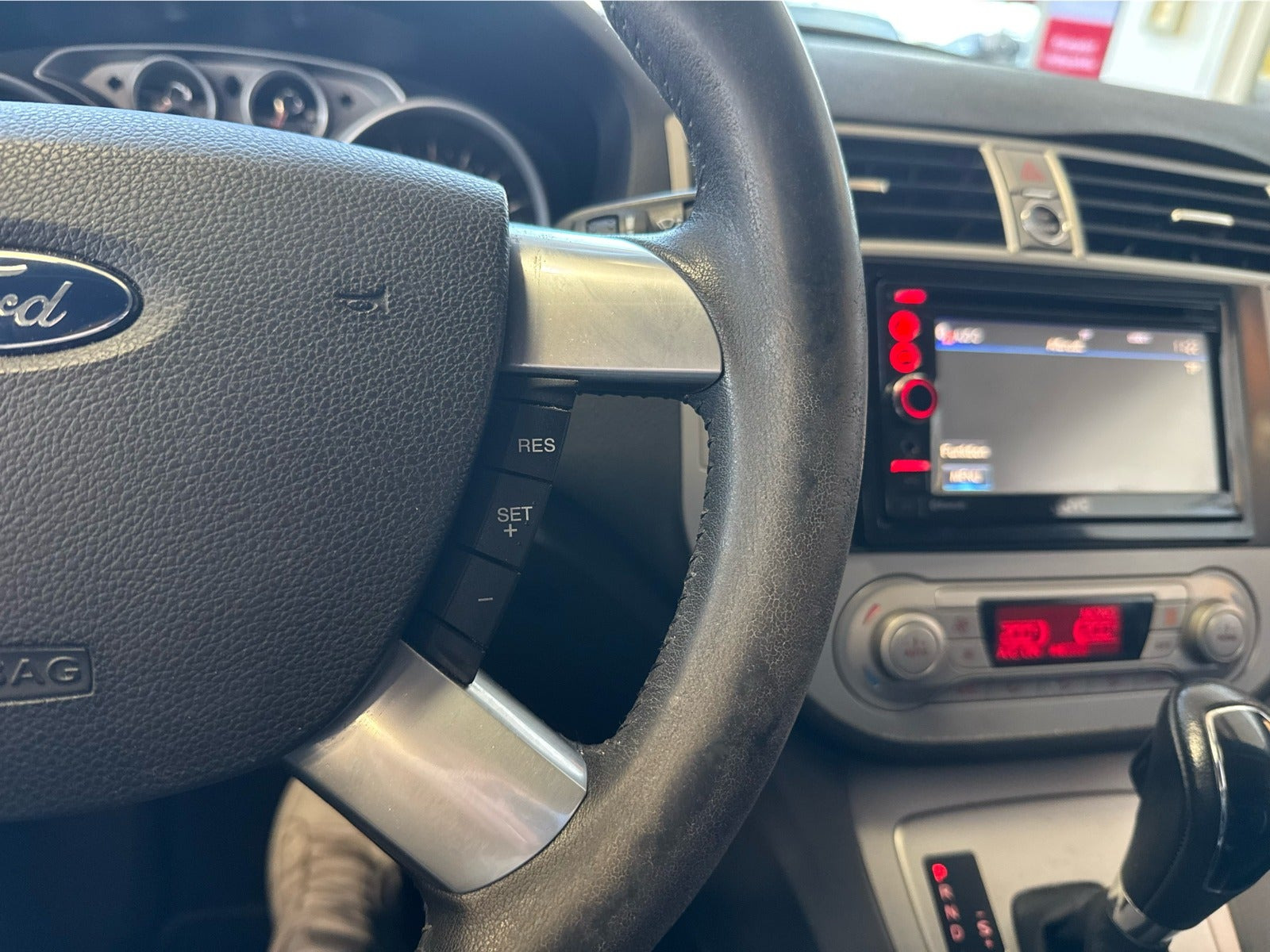 Blå Ford Kuga fra 2011