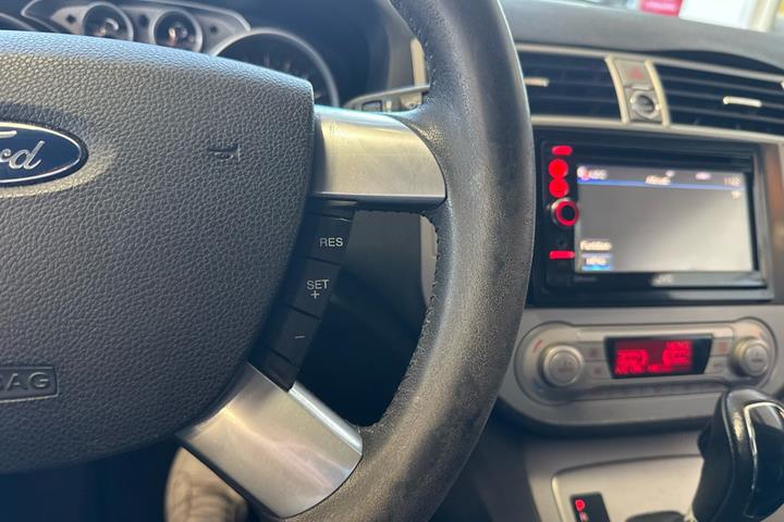 Blå Ford Kuga fra 2011
