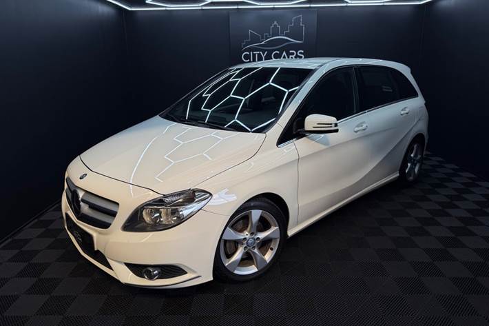 Hvid Mercedes B200 fra 2013