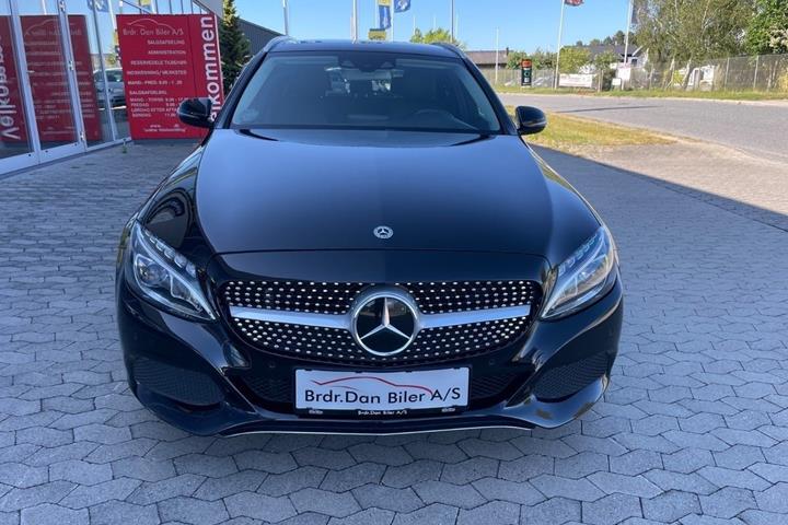 Sort Mercedes C250 d fra 2018 set udefra