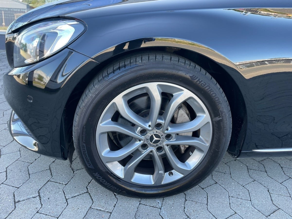 Sort Mercedes C250 d fra 2018 set udefra