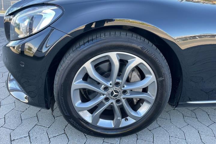 Sort Mercedes C250 d fra 2018 set udefra