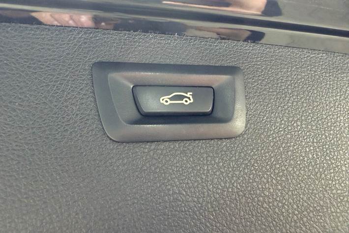 Sort BMW 320d fra 2019