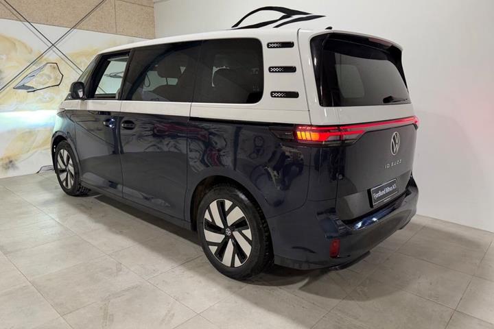 Blå VW ID.Buzz fra 2024