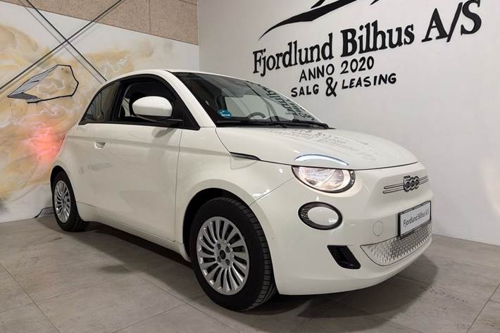 Hvid Fiat 500e fra 2023