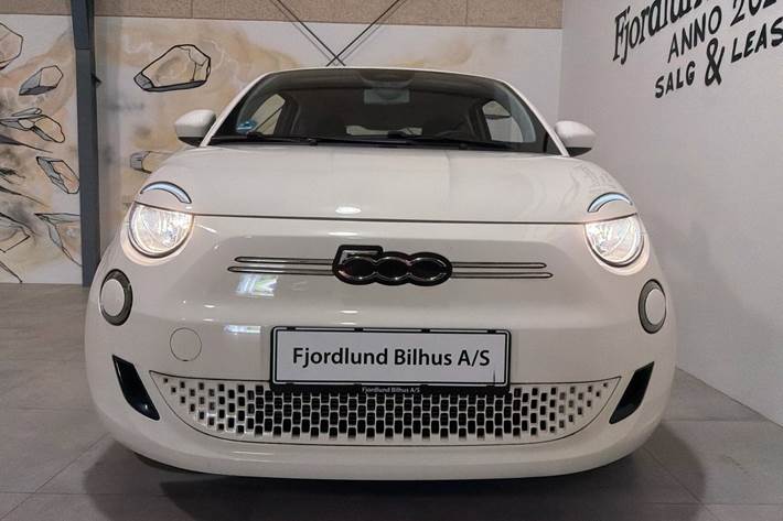 Hvid Fiat 500e fra 2023