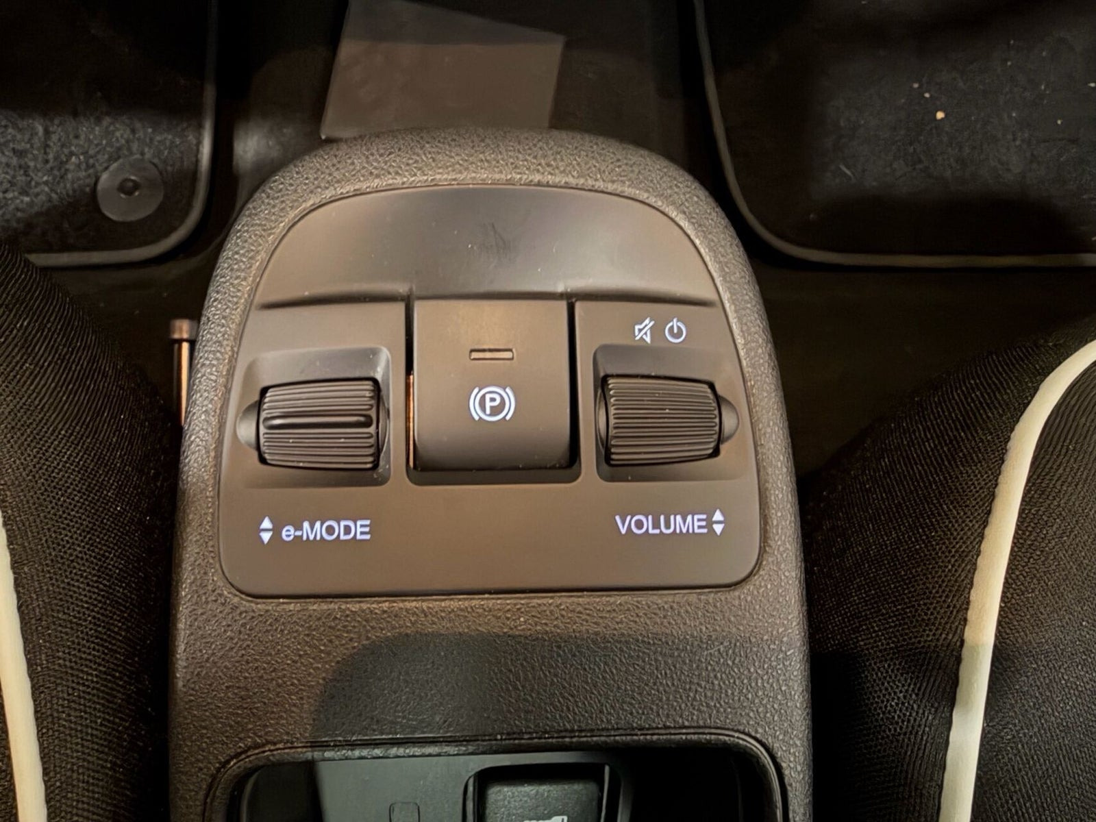 Hvid Fiat 500e fra 2023