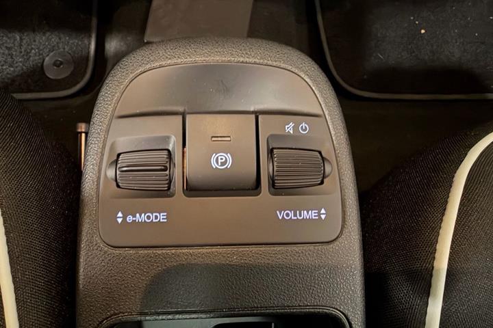 Hvid Fiat 500e fra 2023