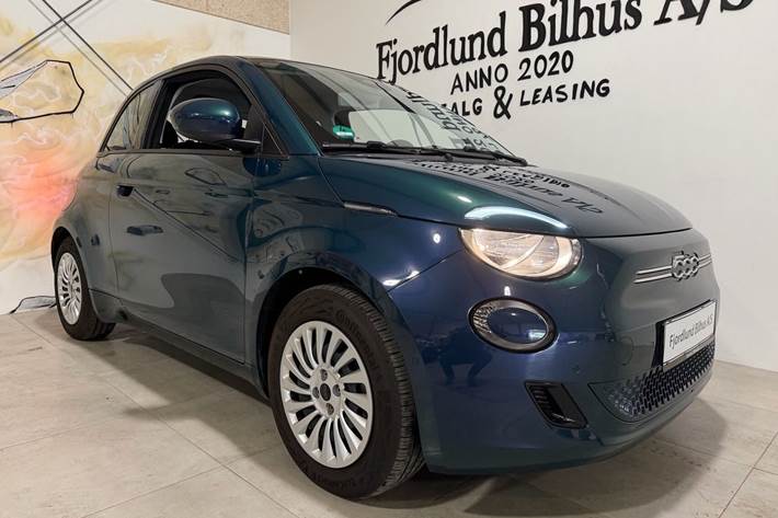 Grøn Fiat 500e fra 2023