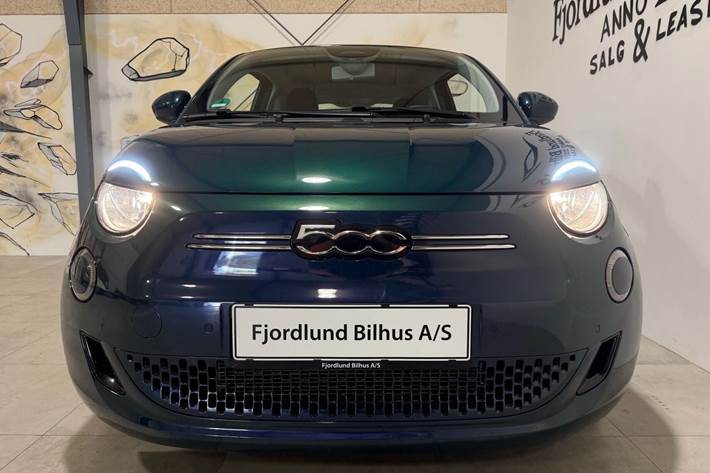 Grøn Fiat 500e fra 2023