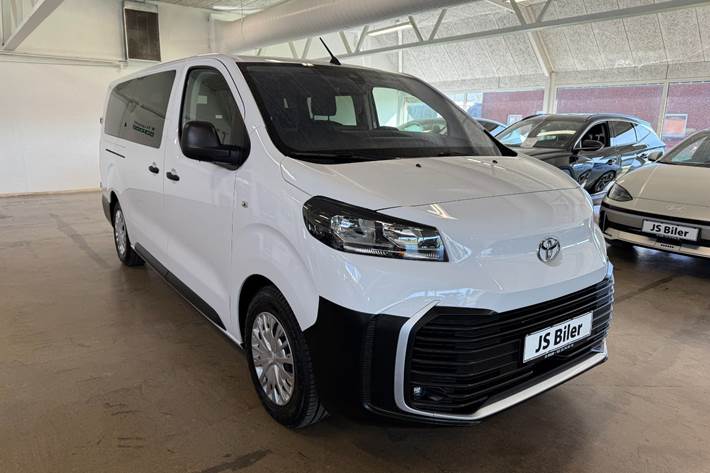 Hvid Toyota Proace Verso fra 2024