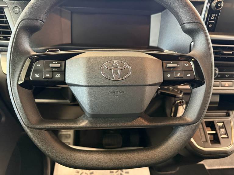 Toyota Proace Verso 75 Long Shuttle