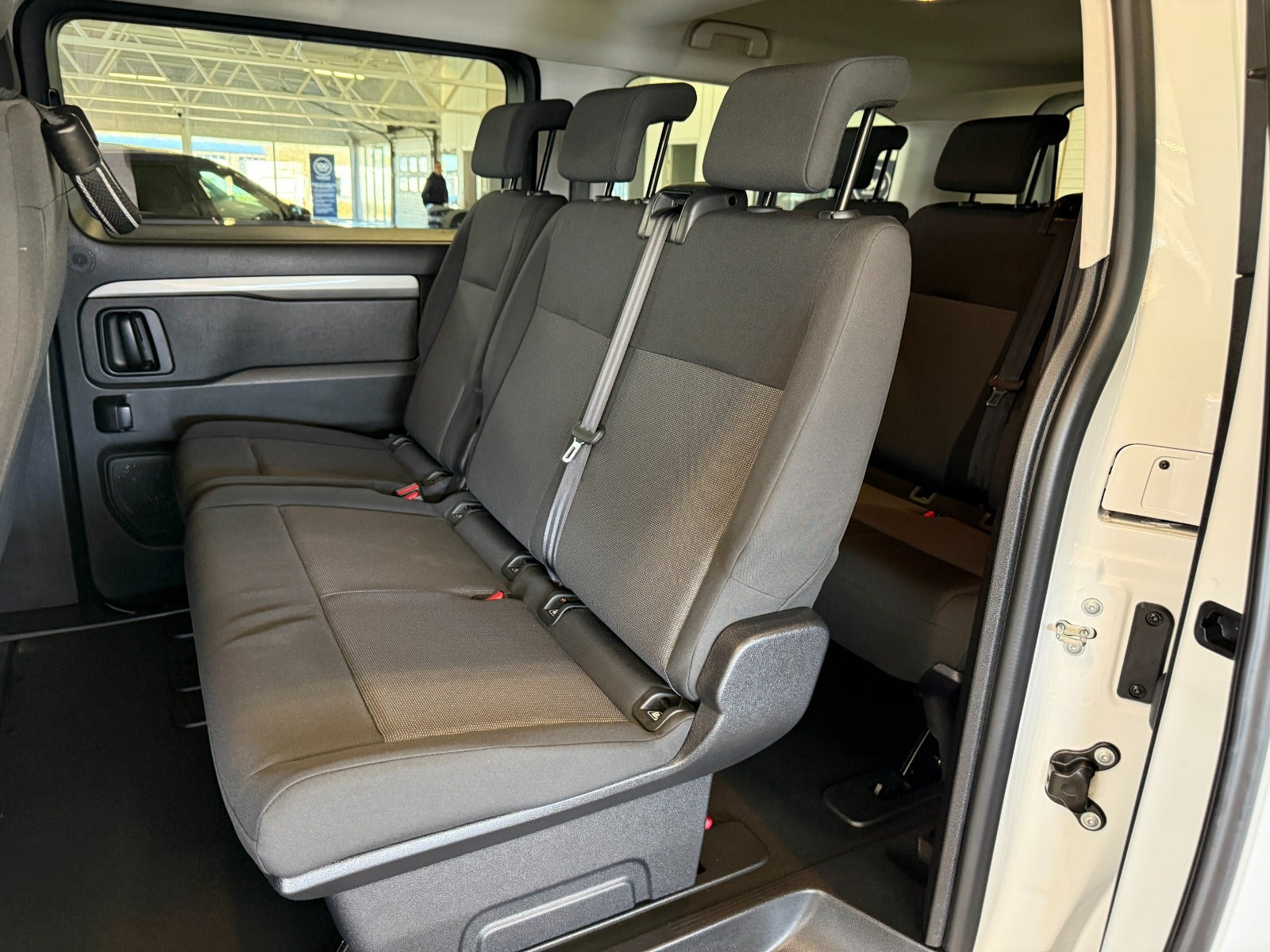 Hvid Toyota Proace Verso fra 2025