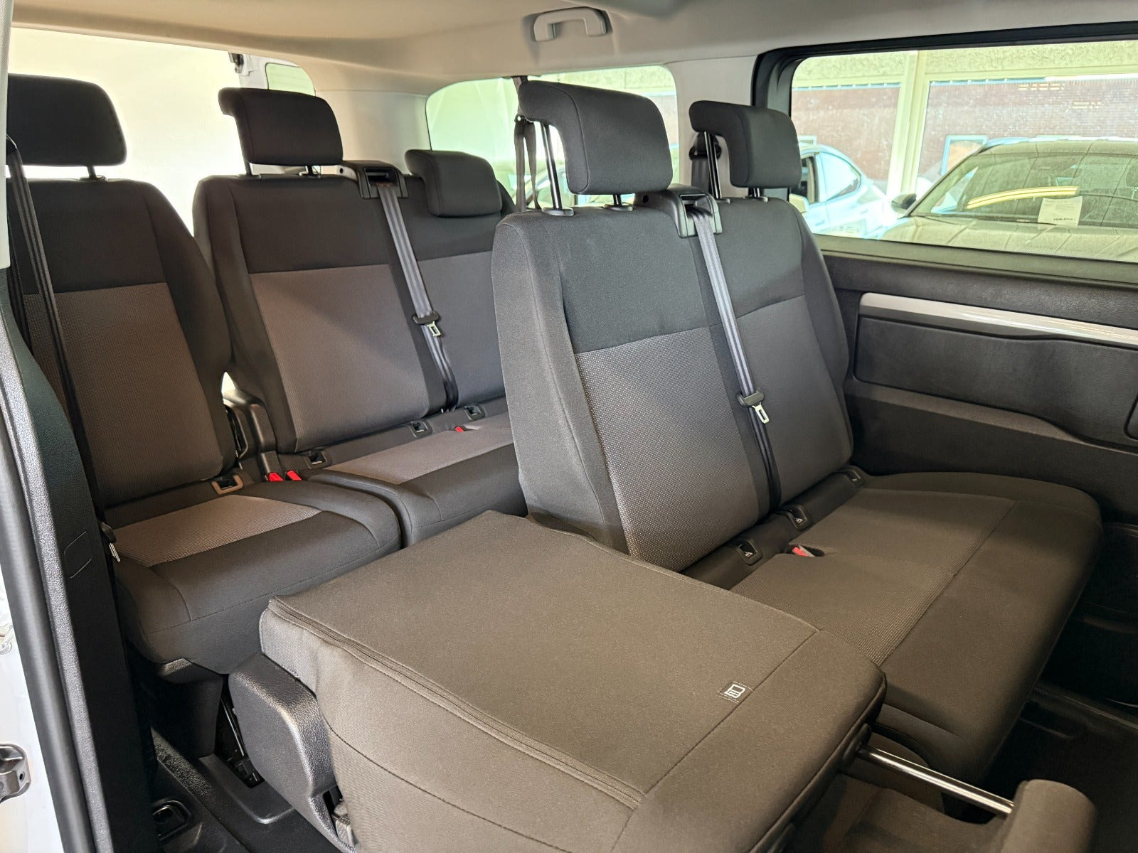 Hvid Toyota Proace Verso fra 2025