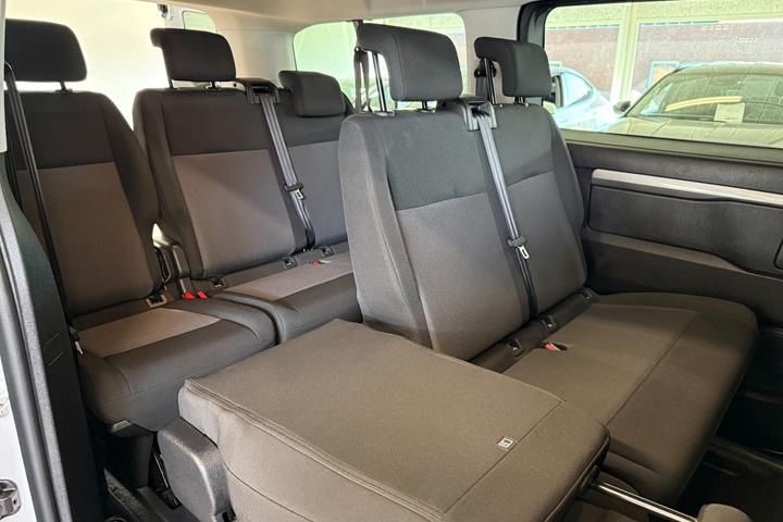 Hvid Toyota Proace Verso fra 2025