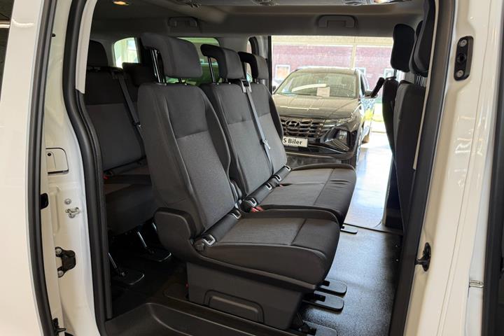 Hvid Toyota Proace Verso fra 2025