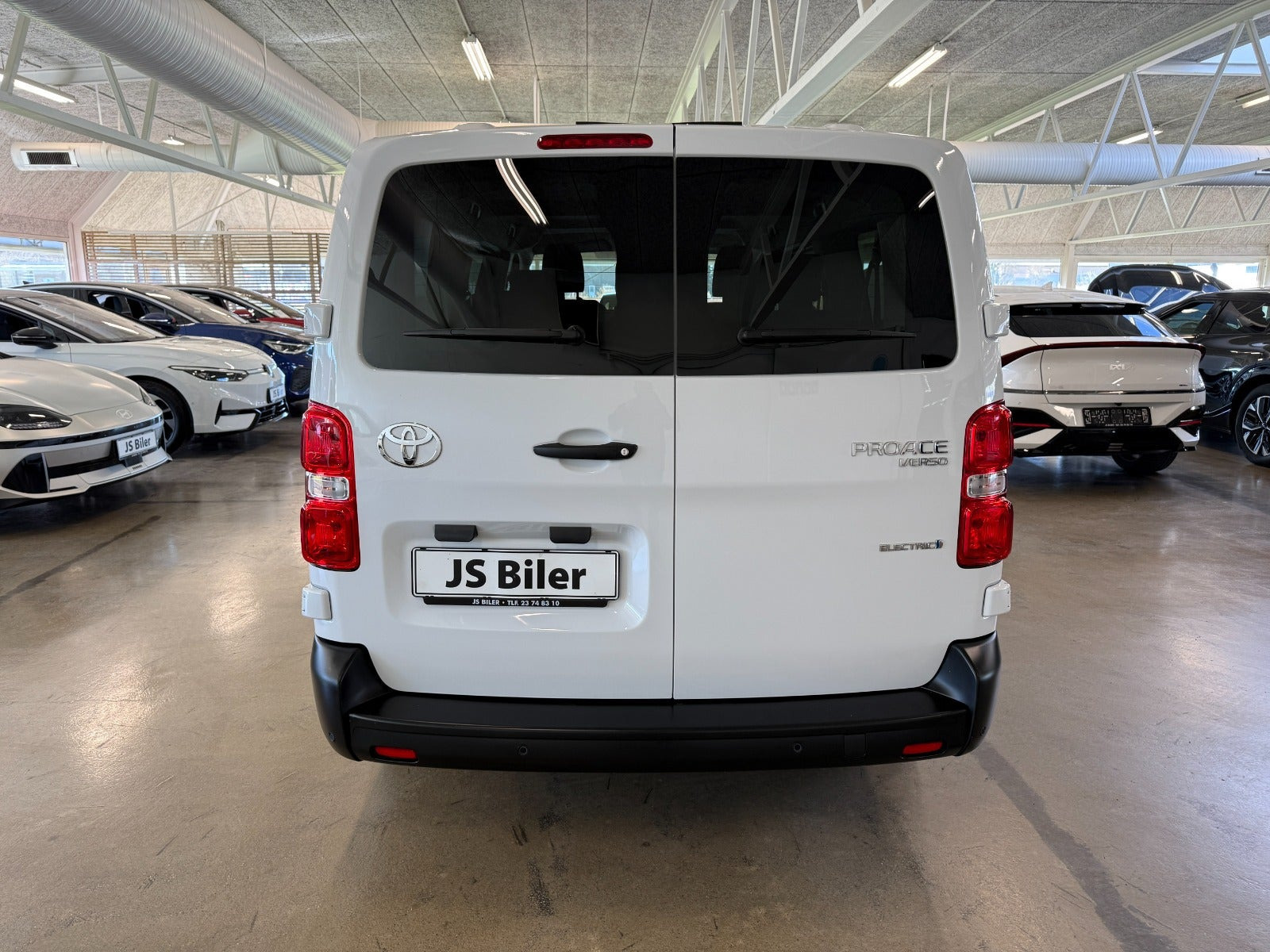 Hvid Toyota Proace Verso fra 2025