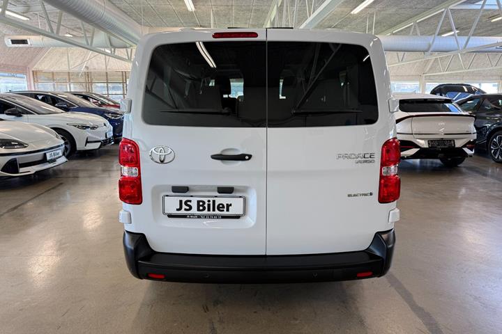 Hvid Toyota Proace Verso fra 2025